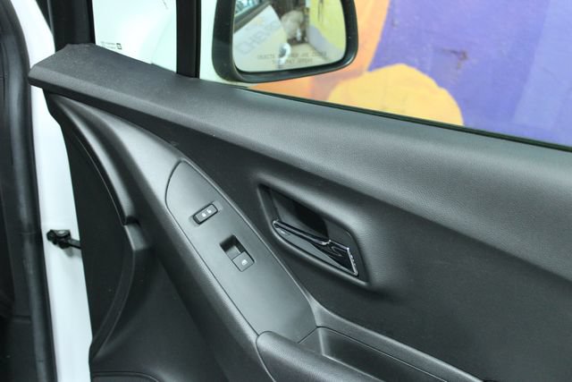 Used 2020 Chevrolet Trax LS FWD image 10