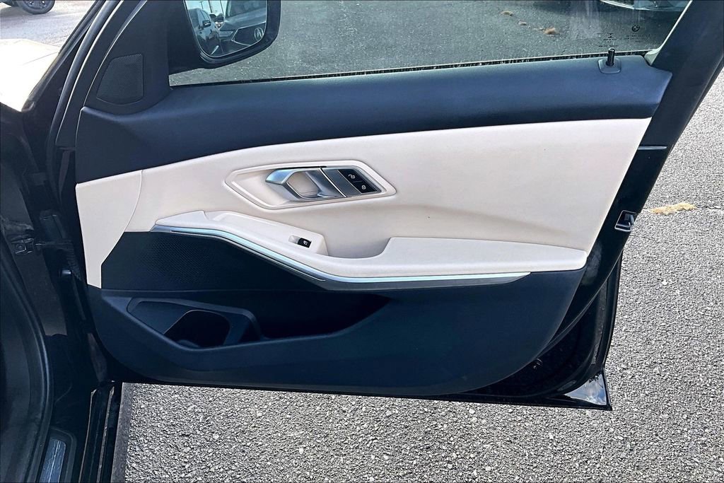 Used 2023 BMW 330e image 25