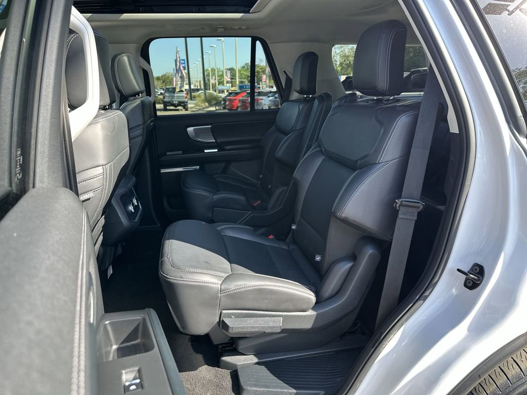 Used 2025 Ford Expedition Platinum image 18