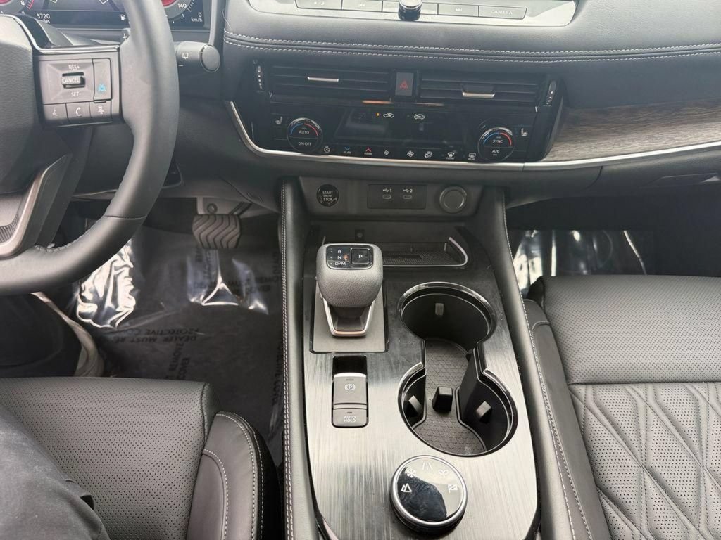 Used 2026 Nissan Rogue Platinum w/ Platinum Premium Package AWD/4WD image 12
