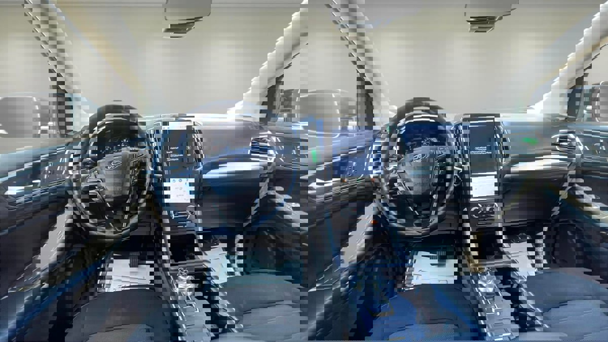 Used 2021 Ford Edge SE w/ Cargo Accessory Package image 9