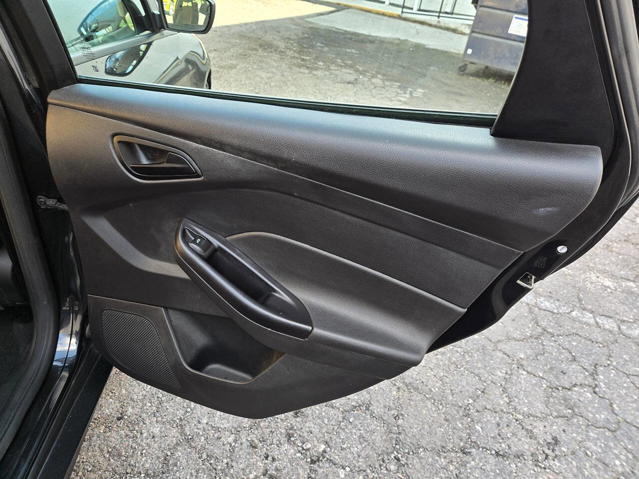 Used 2012 Ford Focus SE image 30