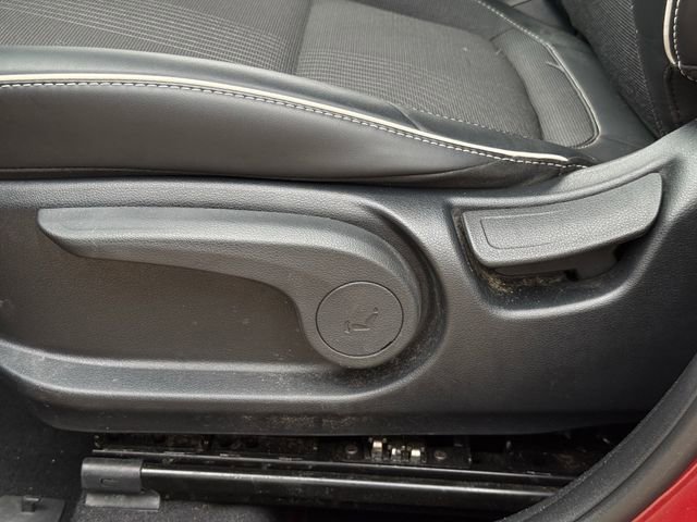 Used 2024 Hyundai Venue Limited FWD image 25