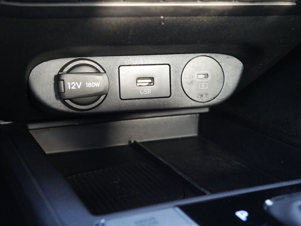 Used 2025 Hyundai Elantra Limited FWD image 42