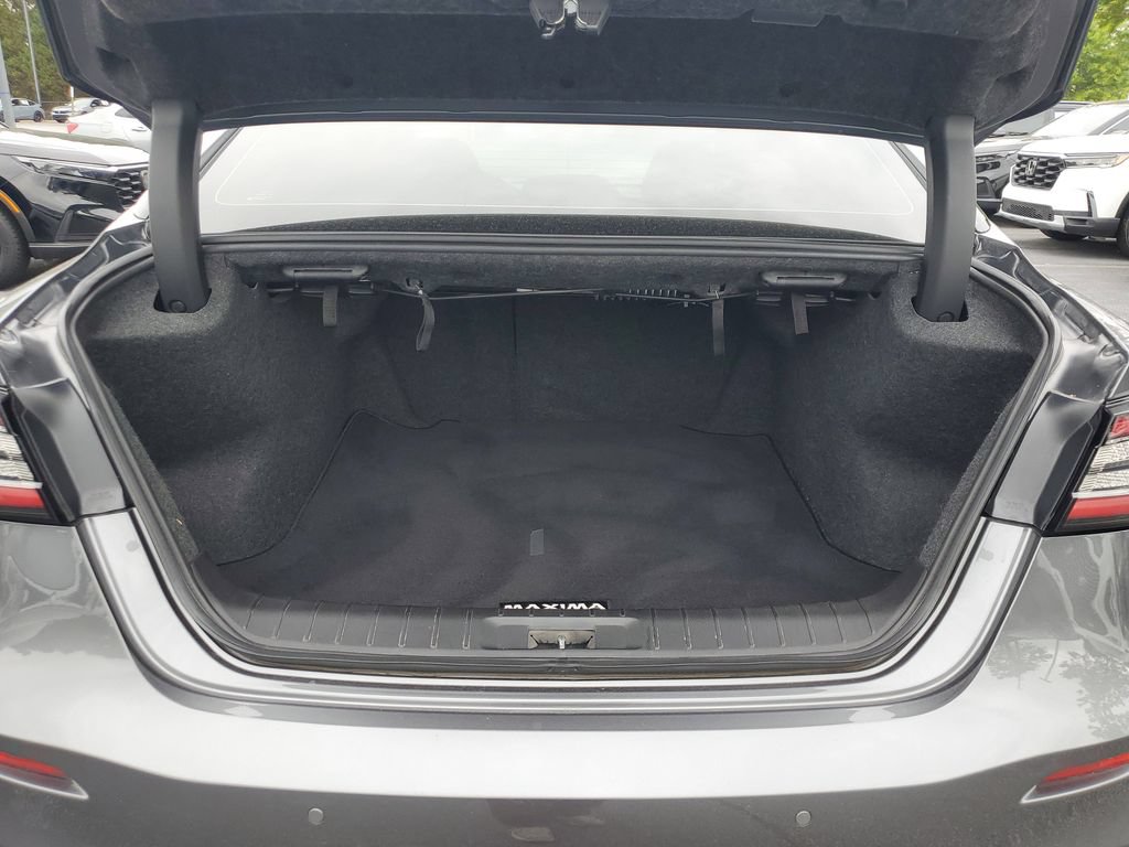 Used 2023 Nissan Maxima SR w/ Sport Mat Group FWD image 8