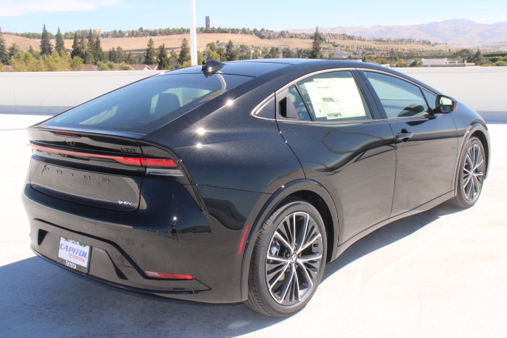 New 2027 Toyota Prius Limited FWD image 3