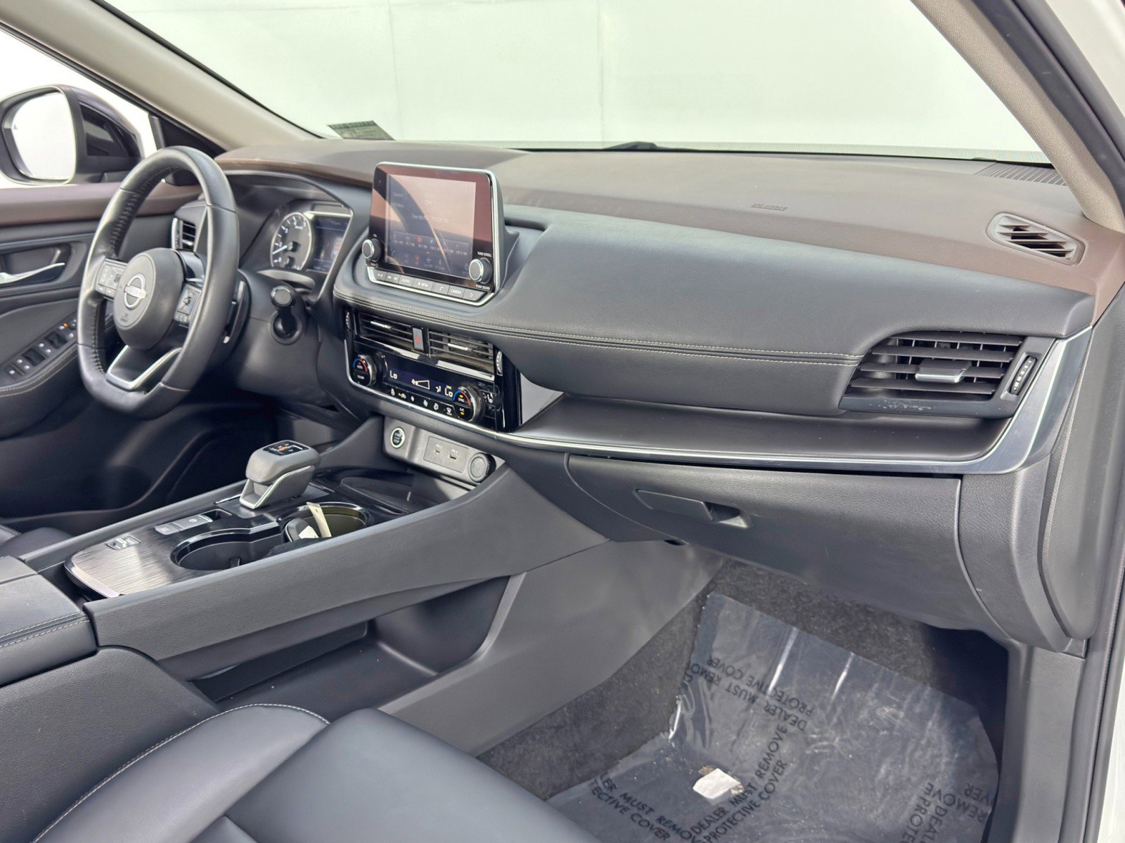 Used 2023 Nissan Rogue SV w/ SV Premium B Package FWD image 14