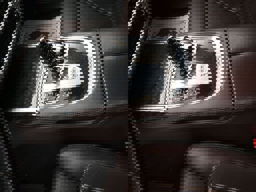 Used 2018 BMW 740i RWD image 11