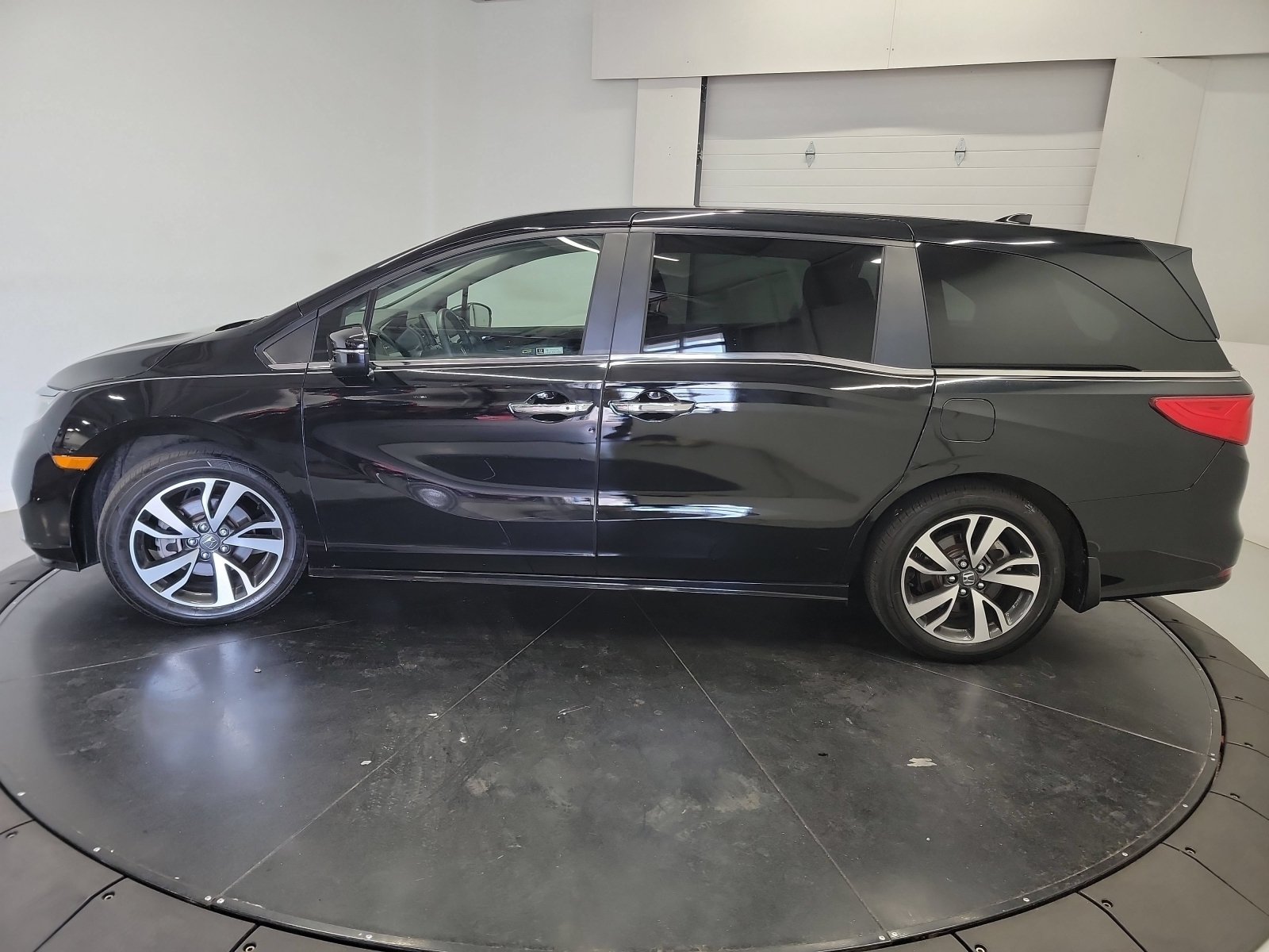 Certified 2024 Honda Odyssey Touring image 5