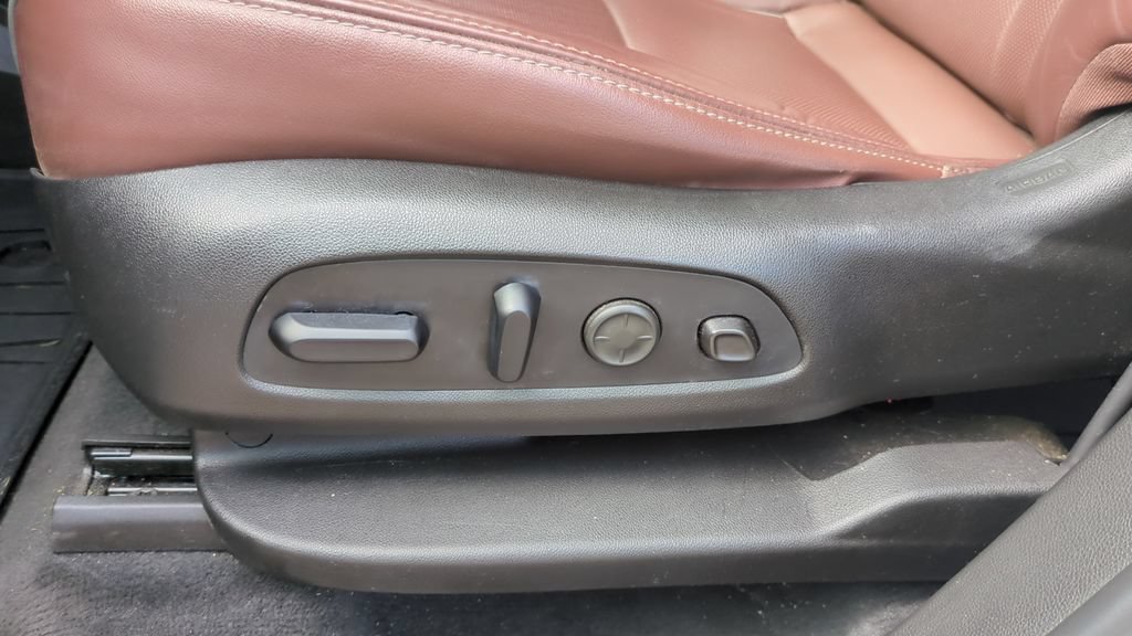Used 2021 Buick Enclave Avenir w/ Avenir Technology Package FWD image 12