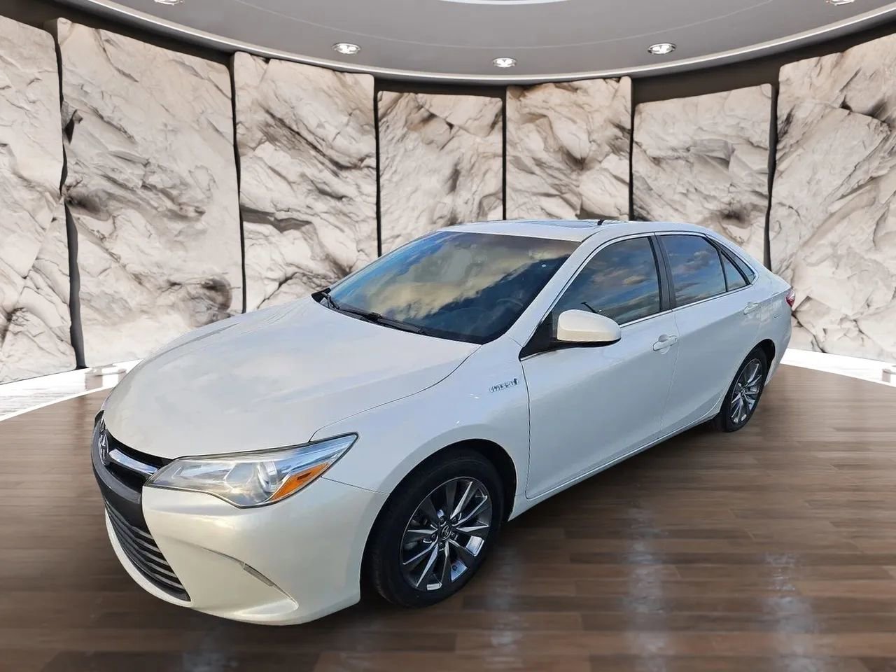 Used 2017 Toyota Camry XLE image 1