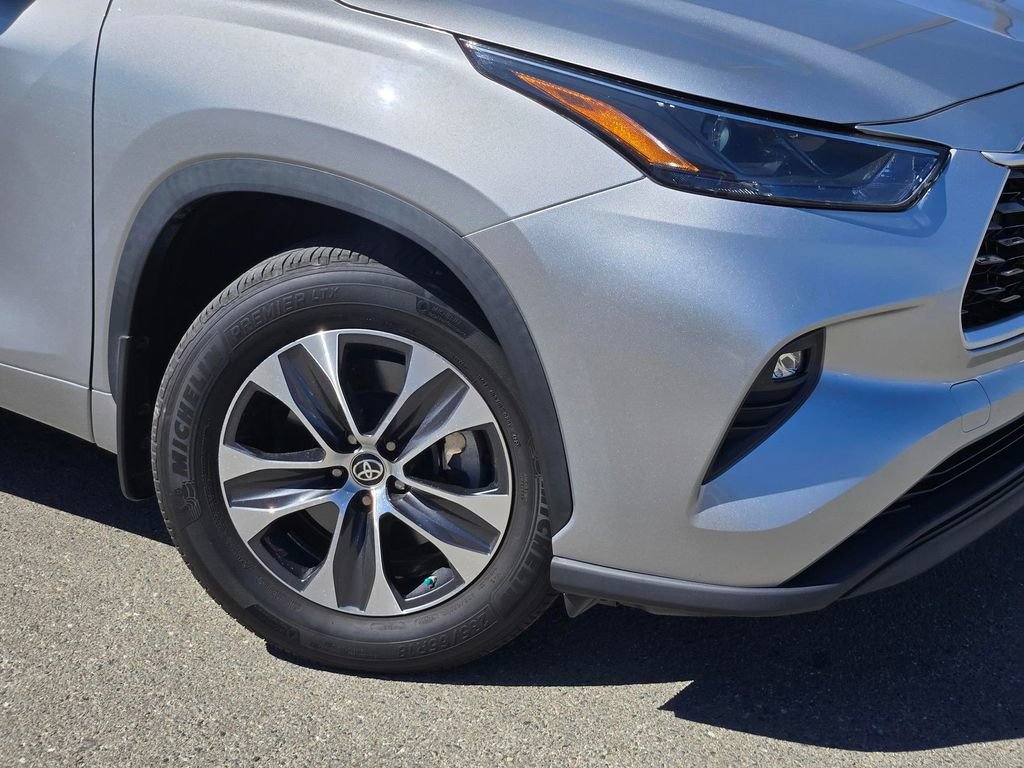 Used 2023 Toyota Highlander XLE FWD image 9