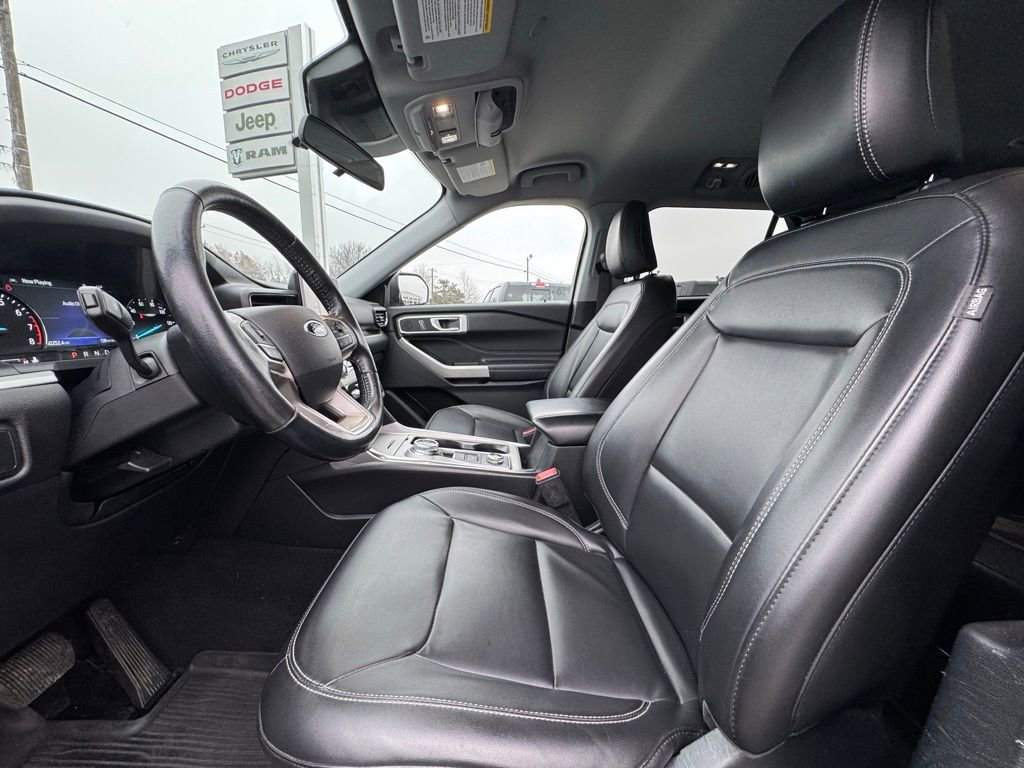 Used 2022 Ford Explorer XLT w/ Equipment Group 202A image 18