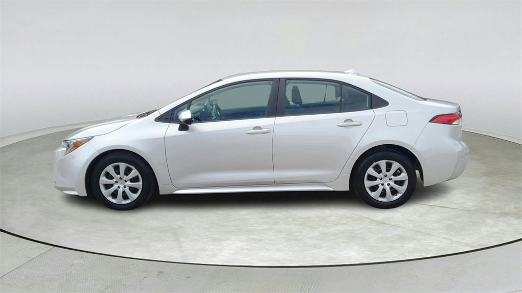 Used 2023 Toyota Corolla LE image 4
