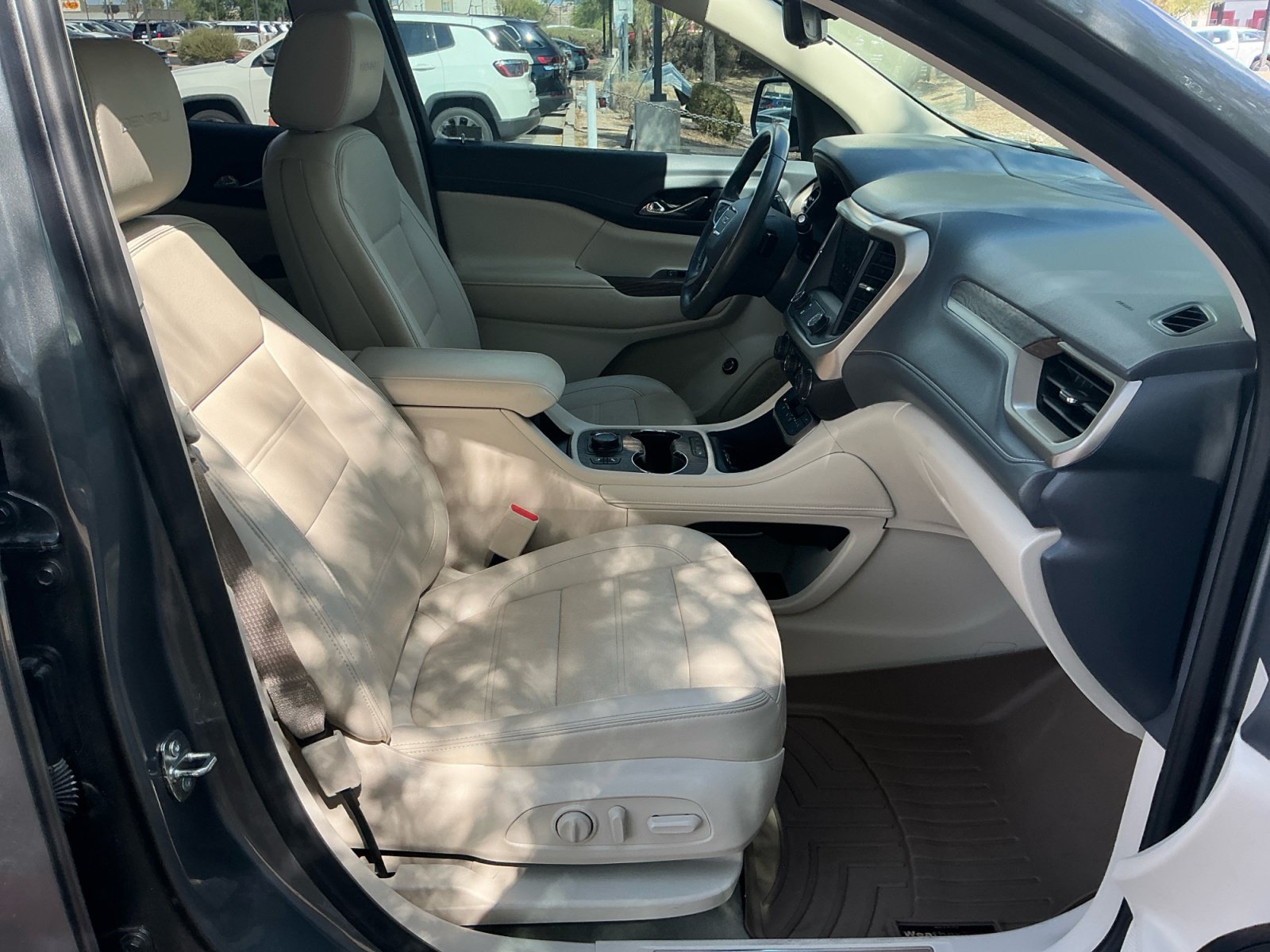 Used 2021 GMC Acadia Denali w/ Denali Ultimate Package AWD/4WD image 18