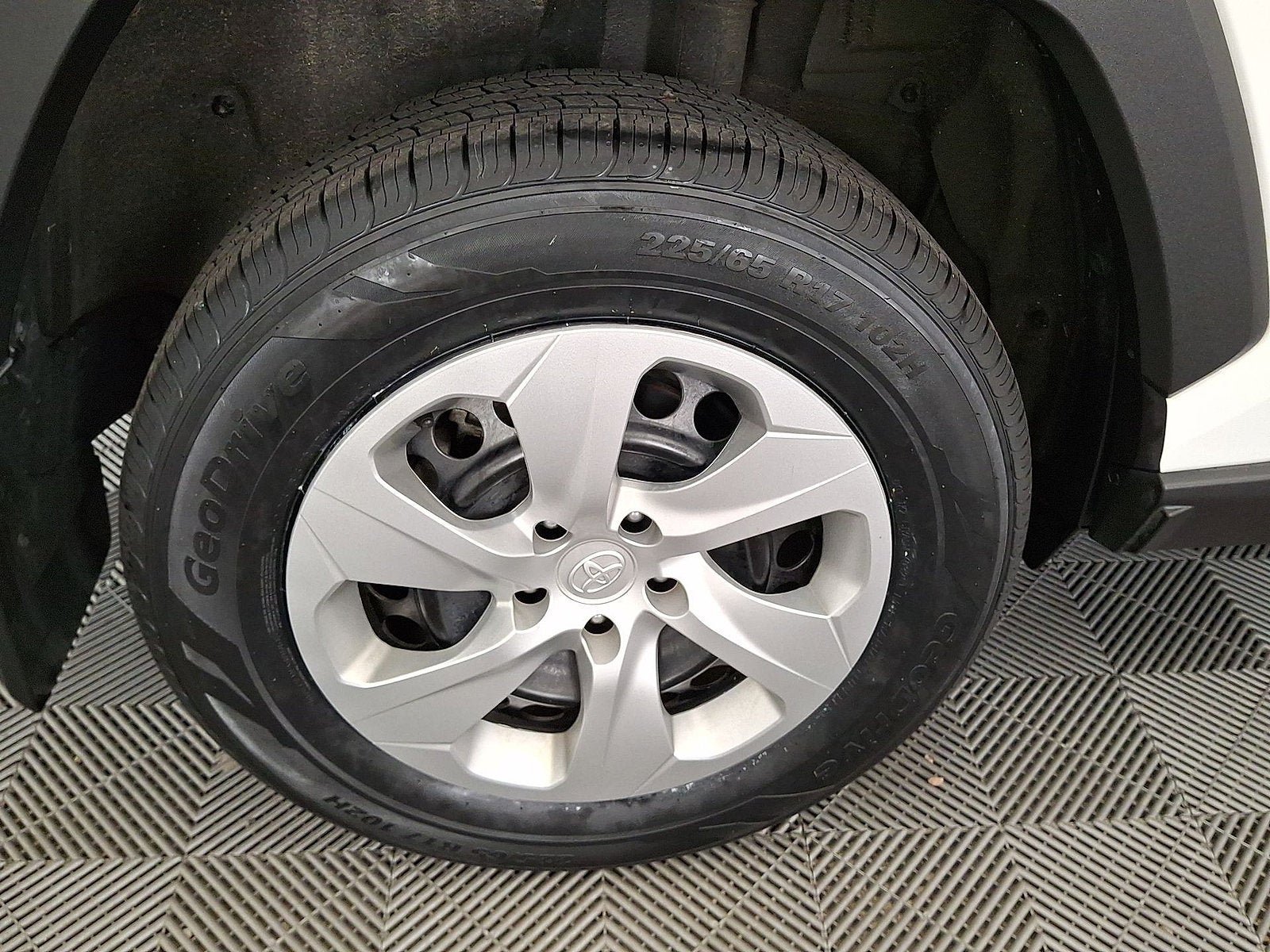 Certified 2023 Toyota RAV4 LE AWD/4WD image 18