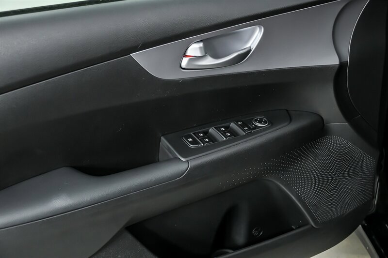 Used 2024 Kia Forte LXS FWD image 17