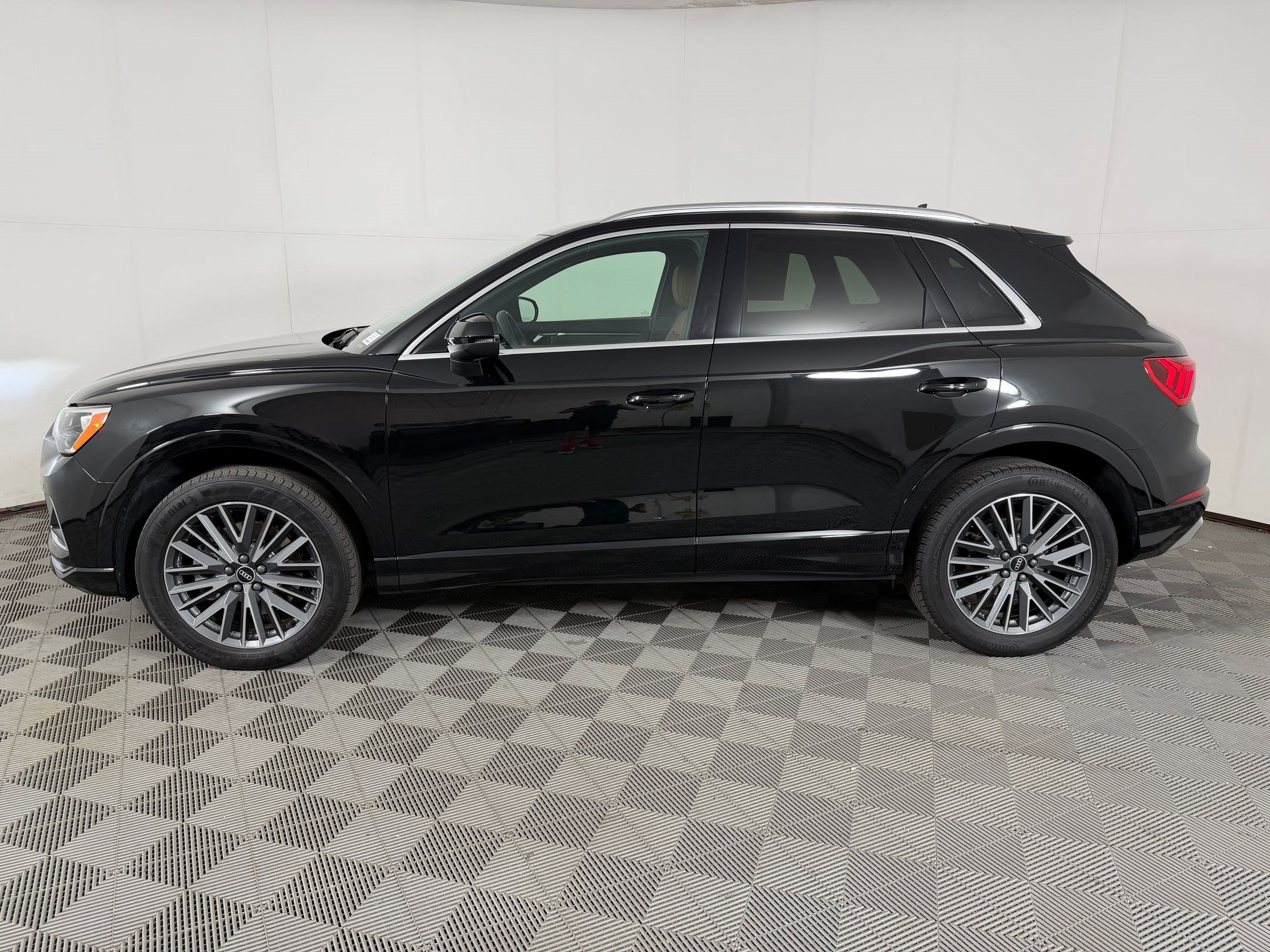 Used 2022 Audi Q3 2.0T Premium AWD/4WD image 2