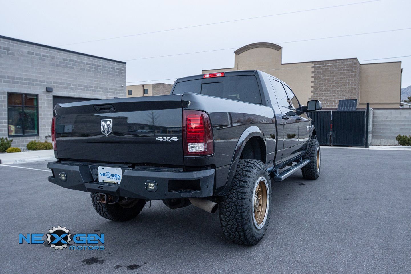 Used 2018 RAM 3500 Laramie w/ Sport Appearance Group image 7
