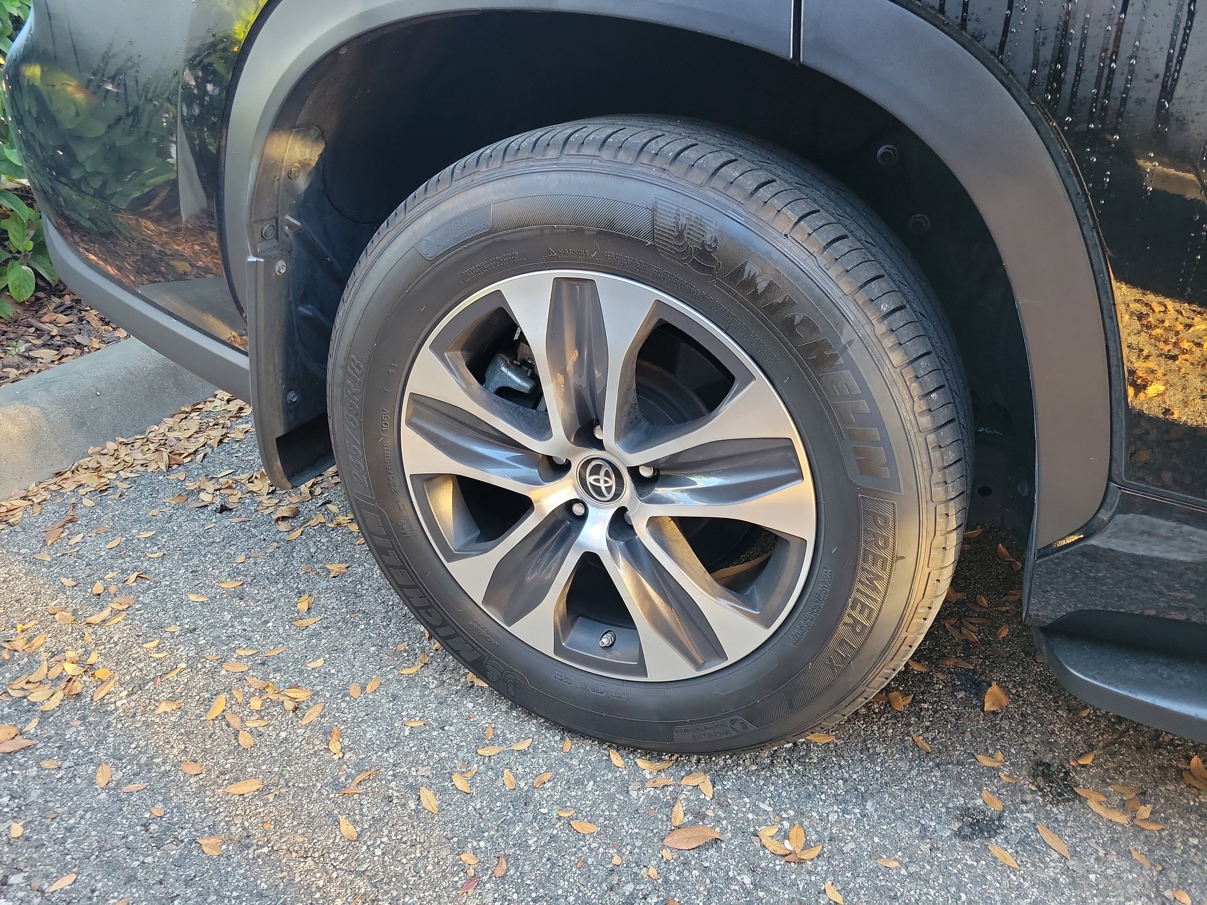 Used 2024 Toyota Highlander XLE image 13