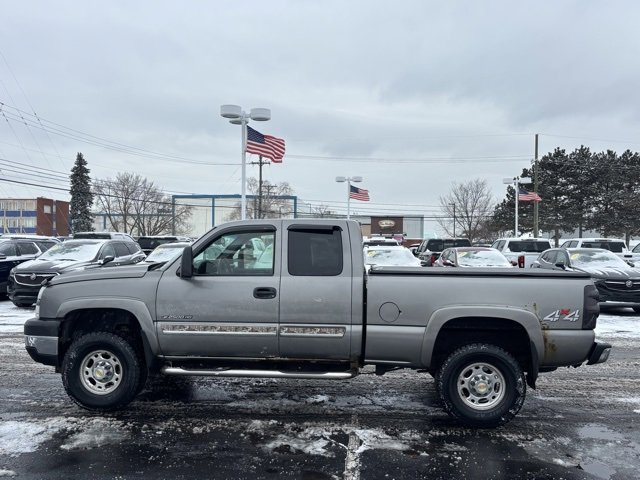 Used 2006 Chevrolet Silverado 2500 LT w/ Snow Plow Prep Package image 8