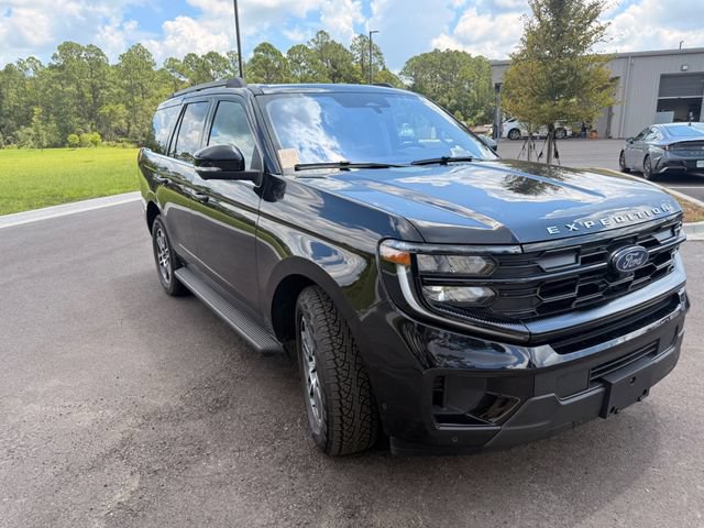 Used 2025 Ford Expedition Active AWD/4WD image 25