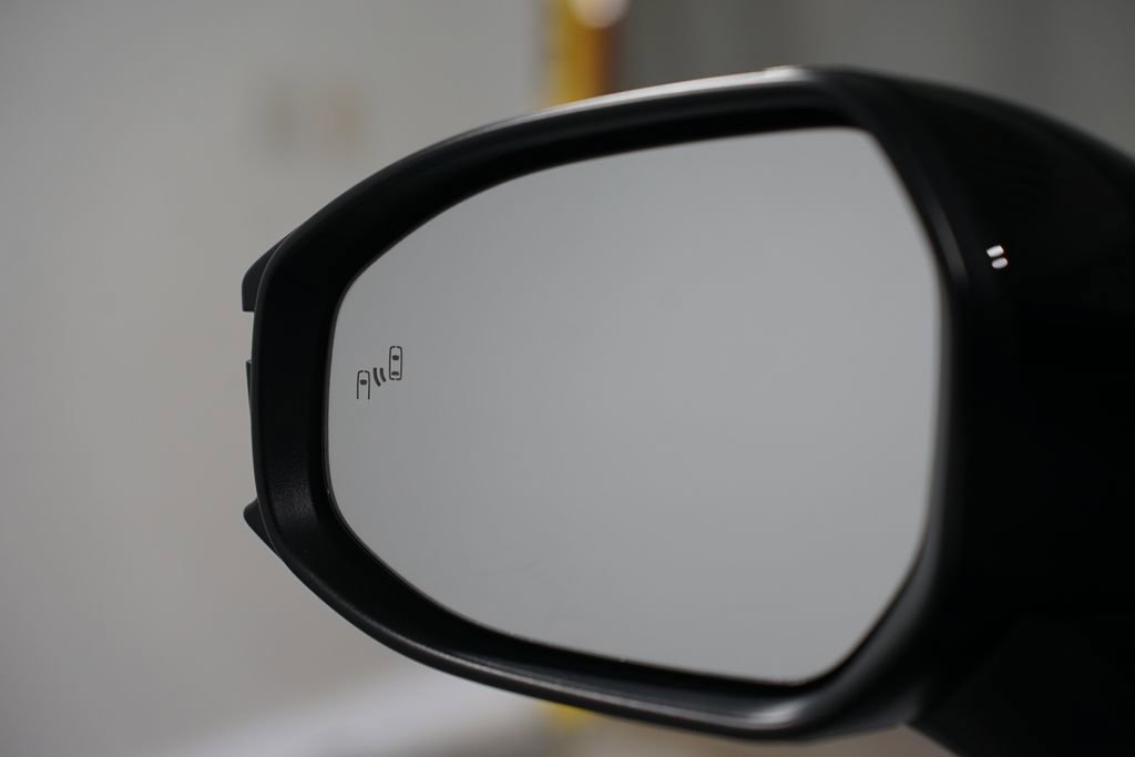 Used 2025 Toyota Crown Signia w/ Advanced Technology Package image 27