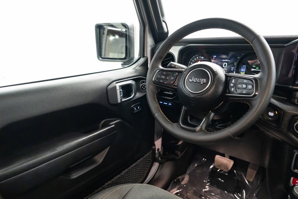 Used 2024 Jeep Wrangler Unlimited image 11