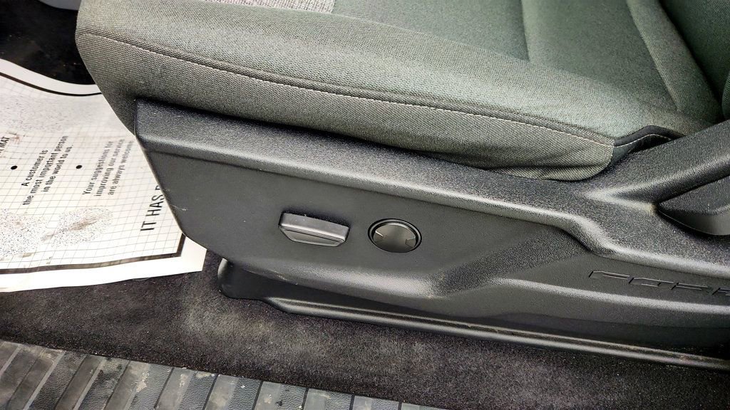 Used 2023 Ford F150 Lightning XLT image 11