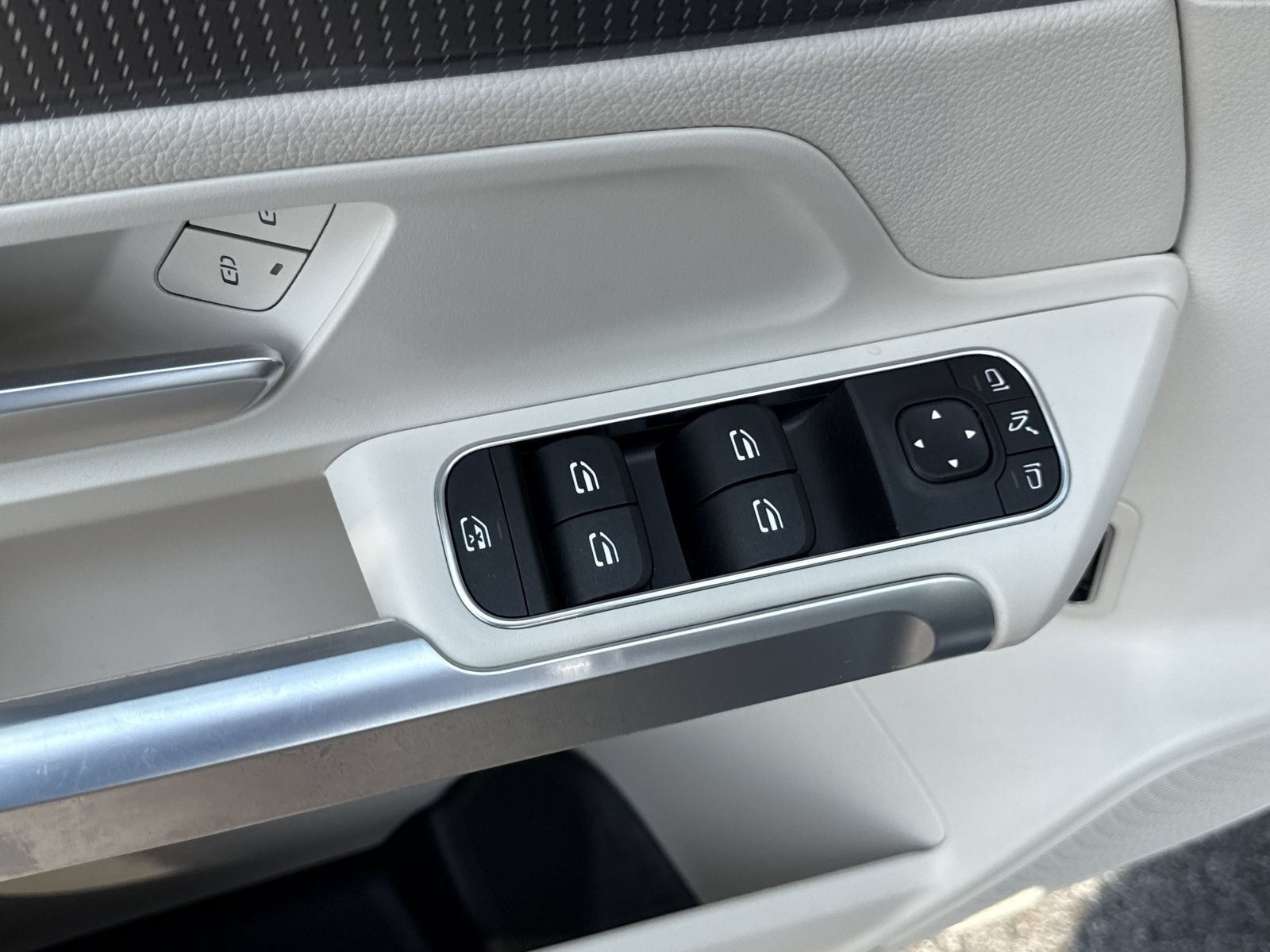 Certified 2022 Mercedes-Benz GLB 250 image 38