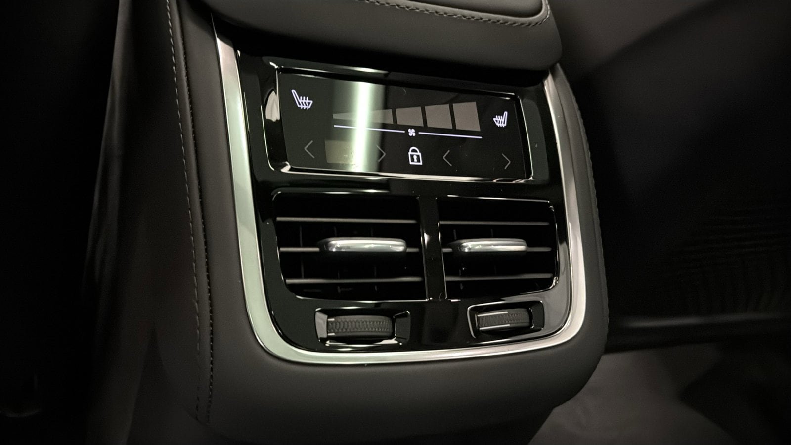 New 2026 Volvo XC90 T8 Ultra w/ Lounge Package image 28