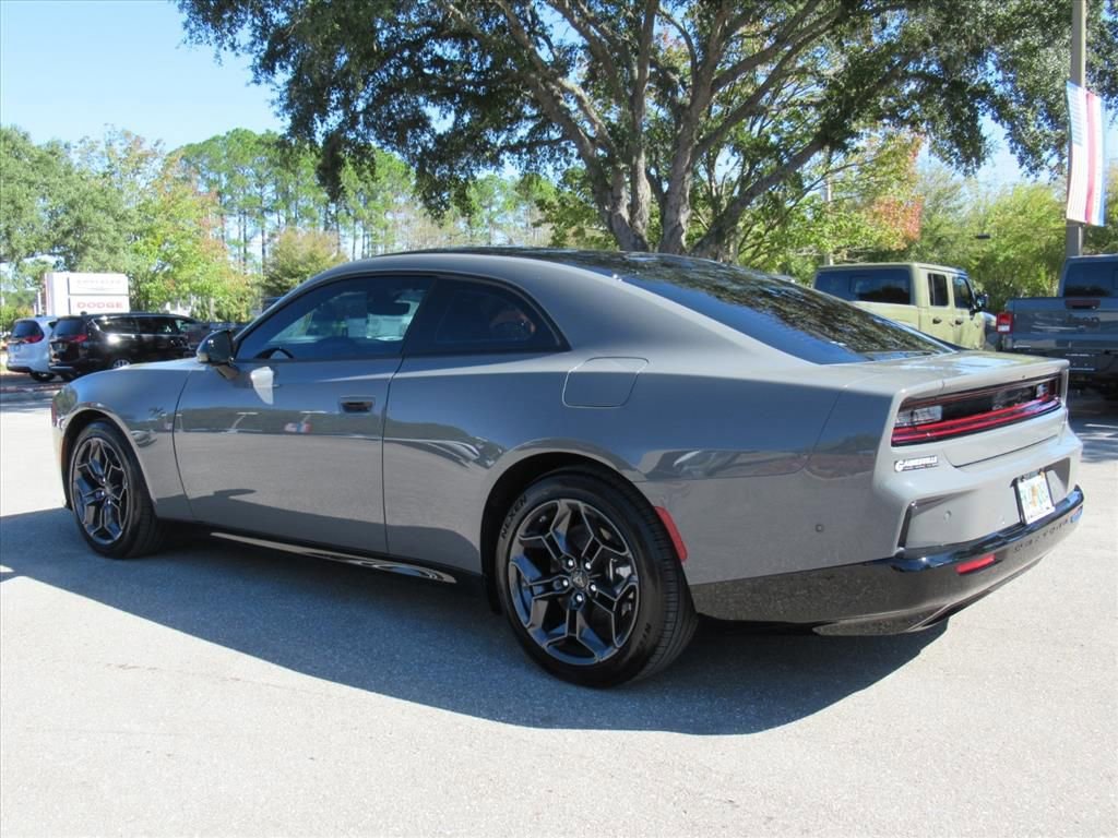 Used 2025 Dodge Charger R/T w/ Quick Order Package 25M R/T image 4