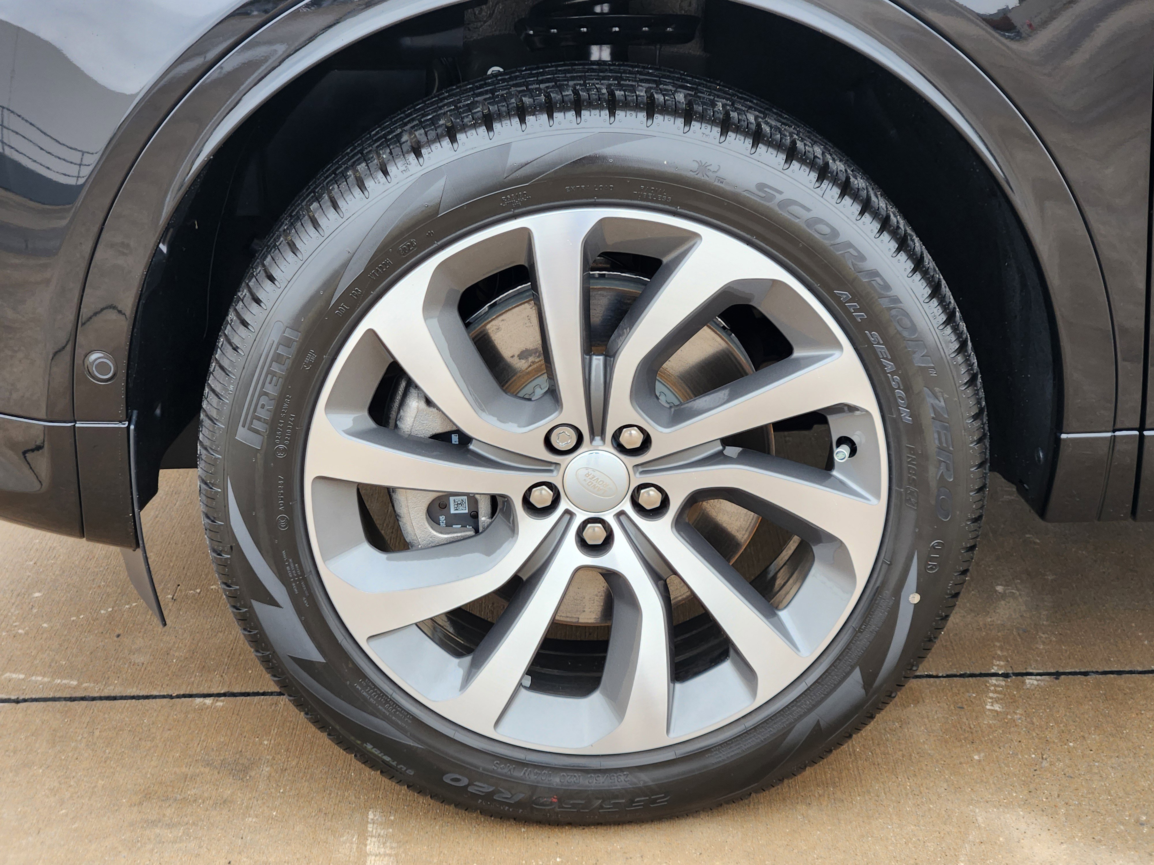 New 2025 Land Rover Discovery Sport S image 10