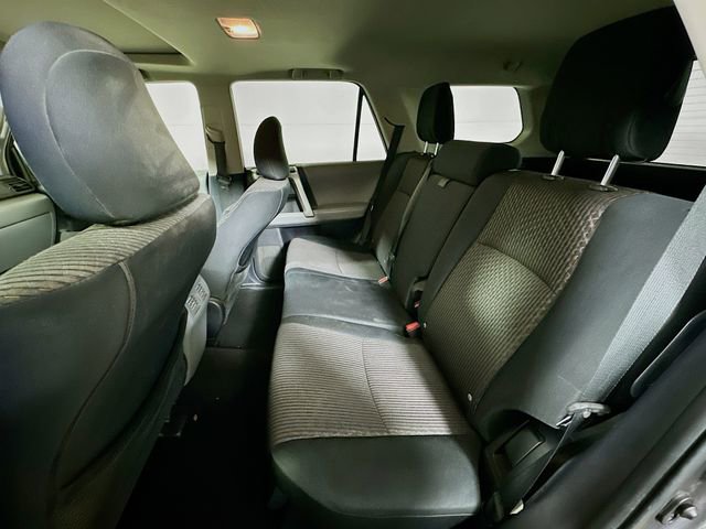 Used 2021 Nissan Titan SL w/ Moonroof Package image 21