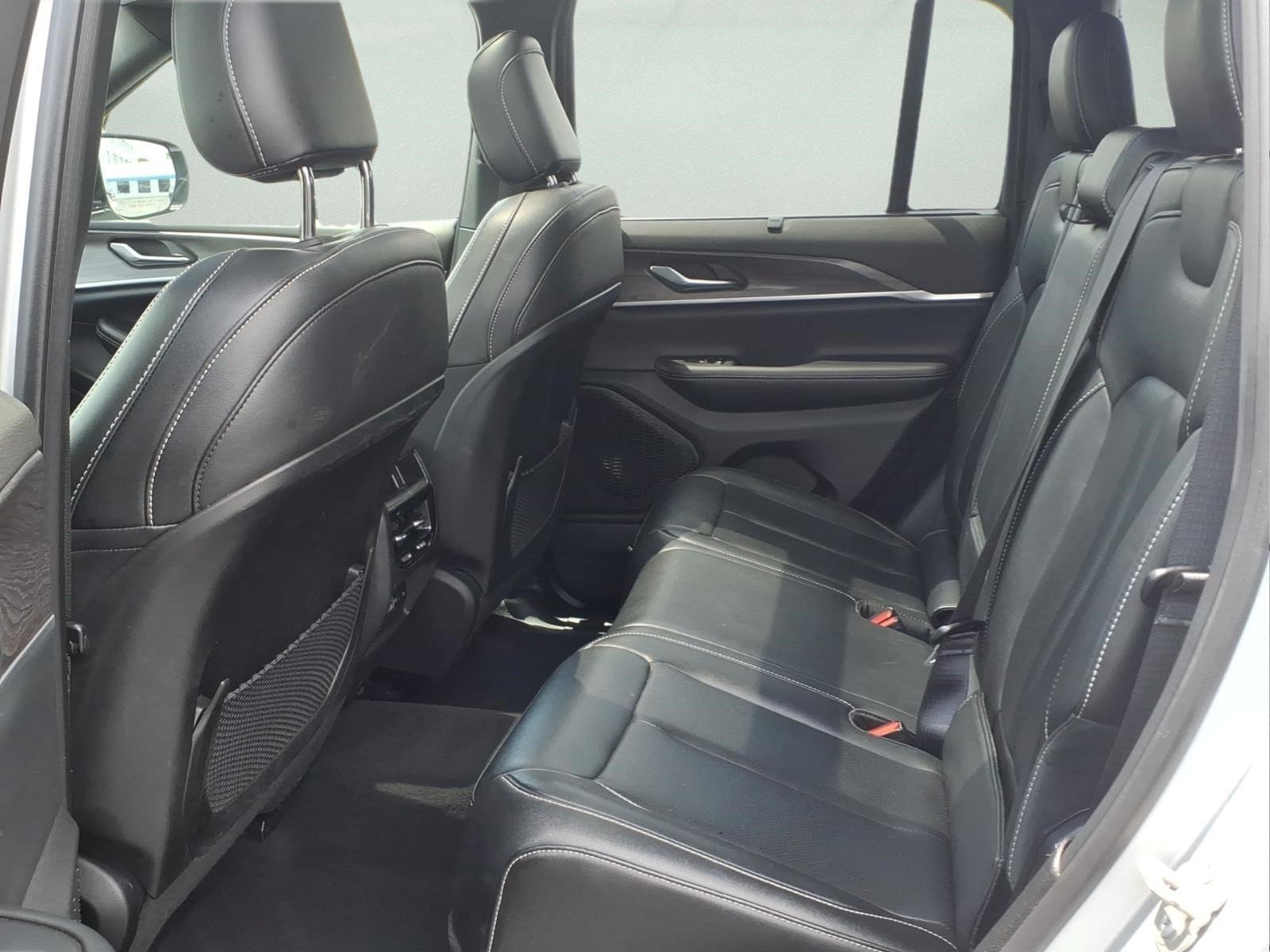 Used 2024 Jeep Grand Cherokee Limited w/ Luxury Tech Group II AWD/4WD image 13