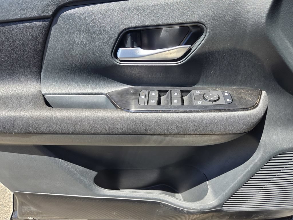 Used 2025 Nissan Kicks SV w/ Illumination Package FWD image 14