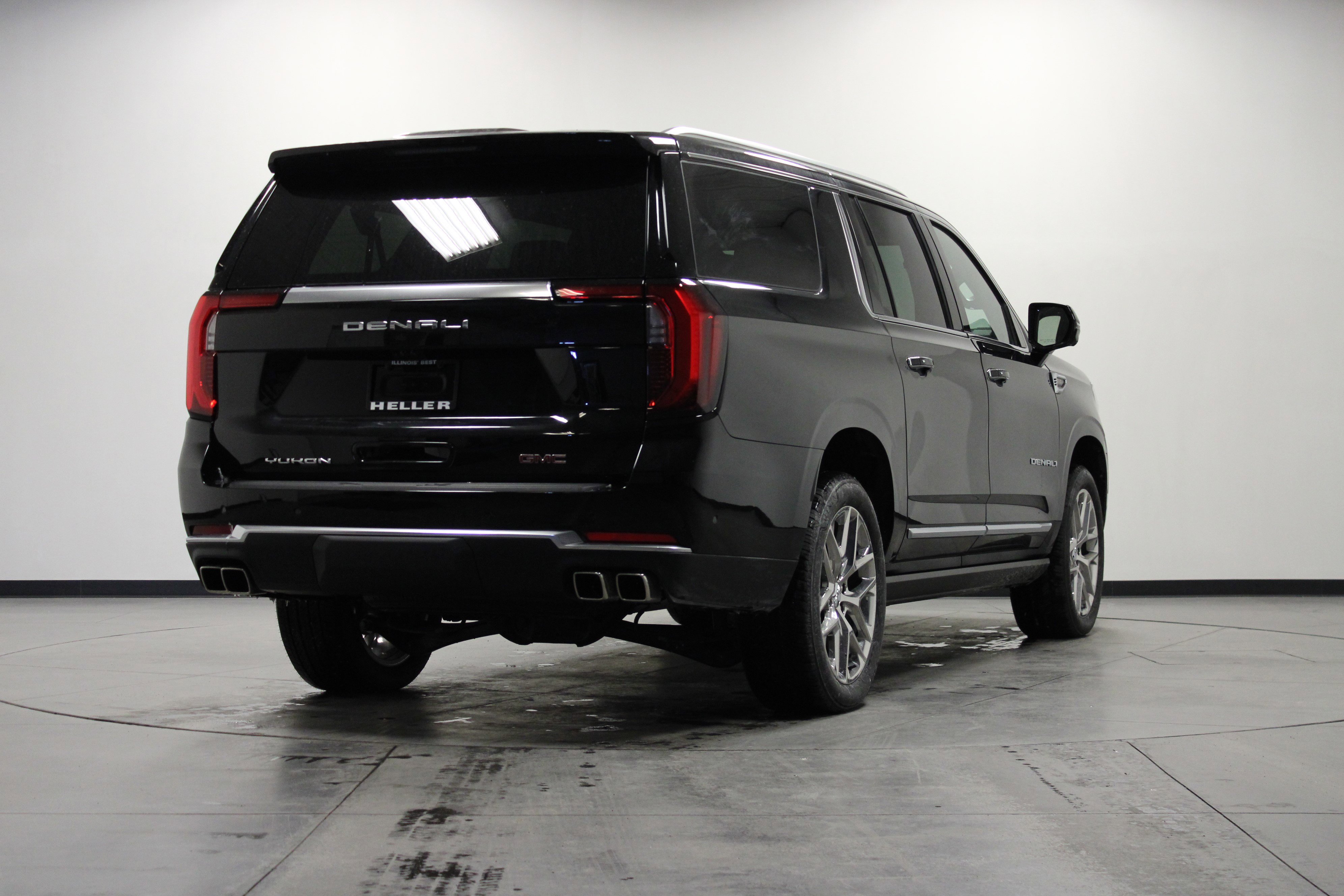 New 2026 GMC Yukon XL Denali w/ Denali Reserve Package image 4