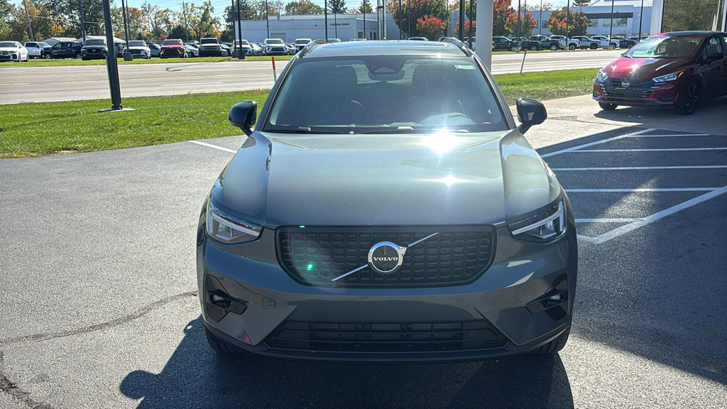 New 2026 Volvo XC40 B5 Plus w/ Protection Package Premier AWD/4WD image 5