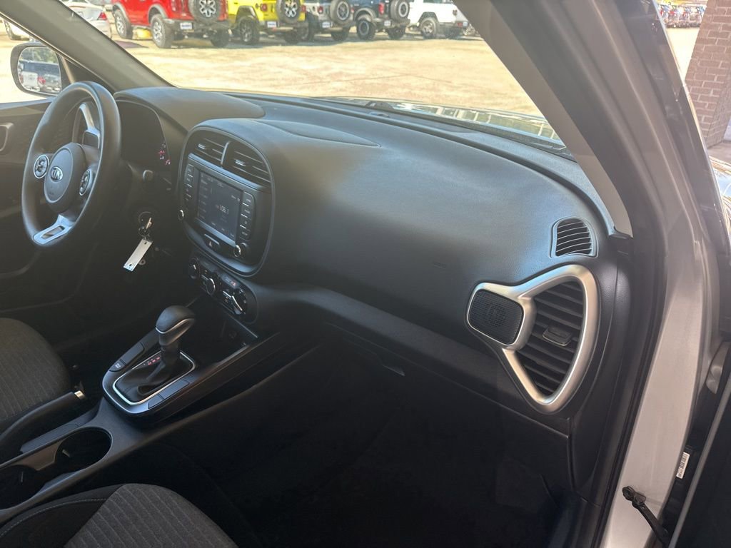 Used 2020 Kia Soul S image 16