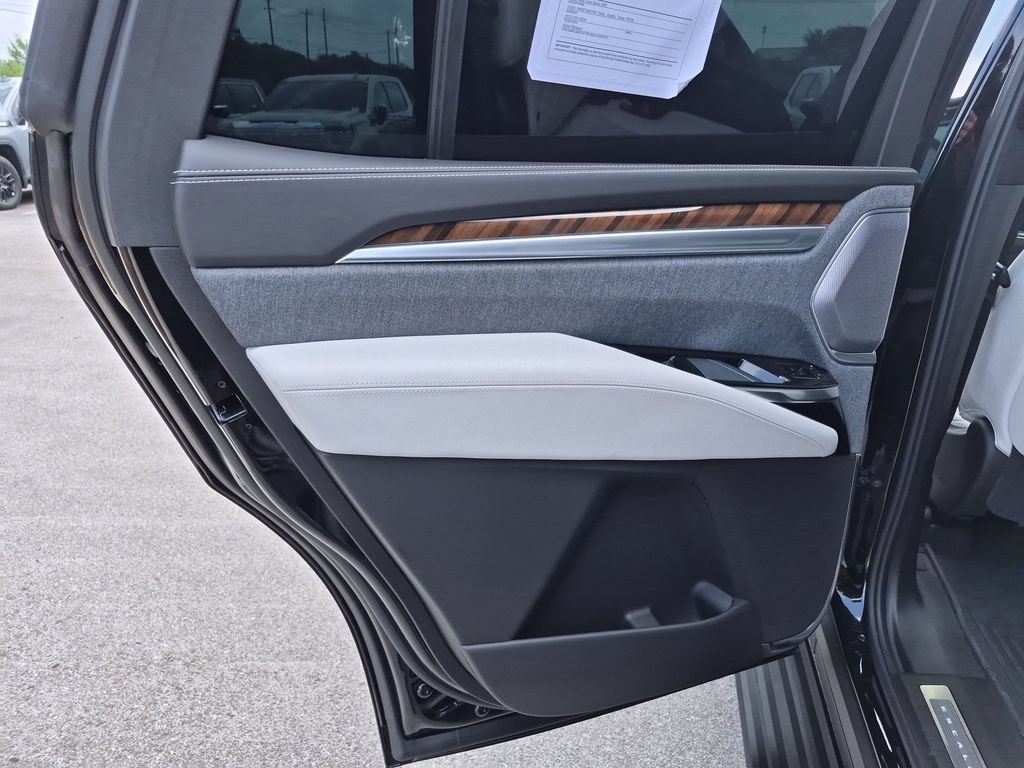 Certified 2026 Cadillac Escalade Platinum Sport w/ LPO, Floor Liner Package AWD/4WD image 40