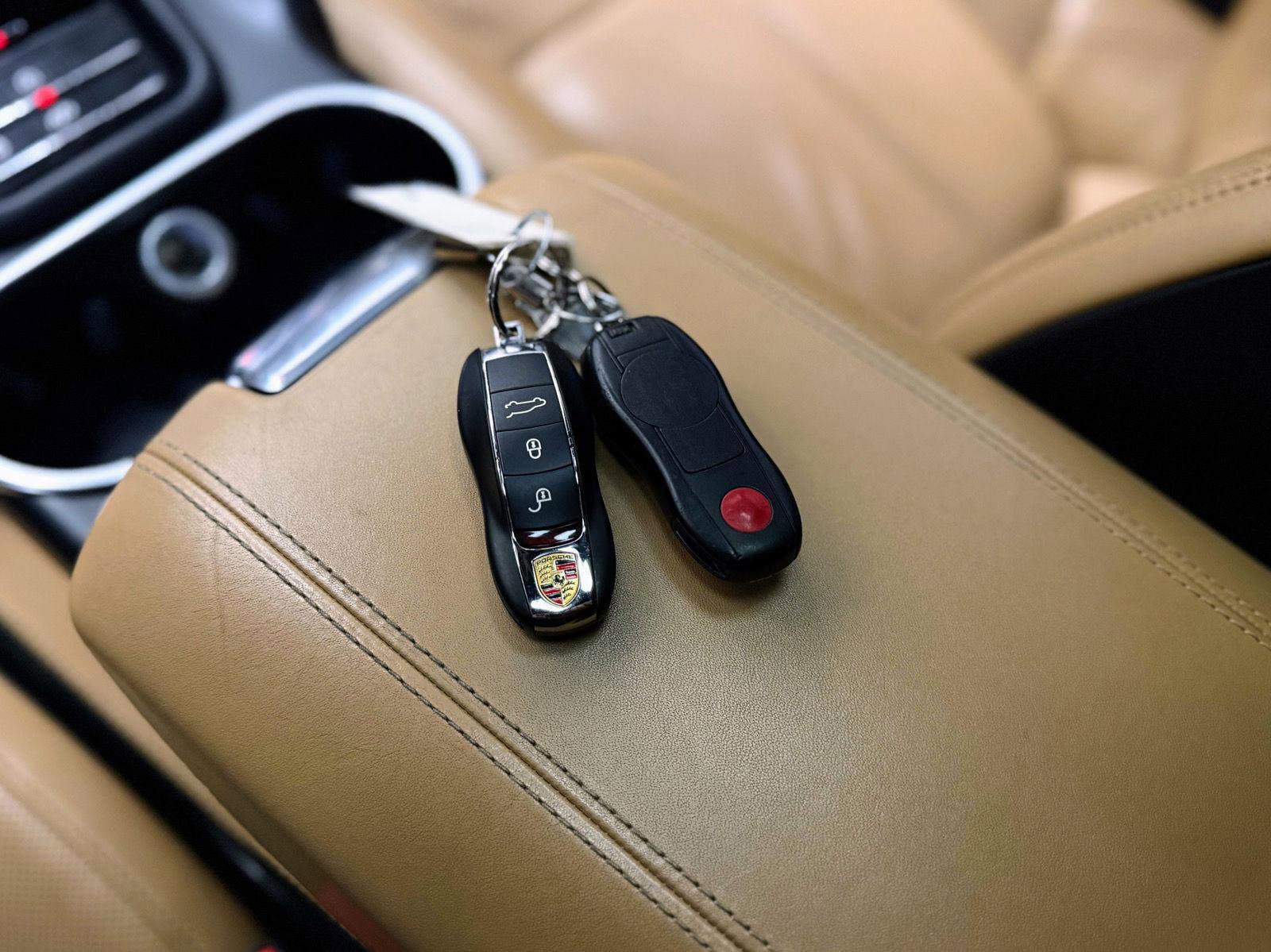 Used 2014 Porsche Cayenne GTS image 25