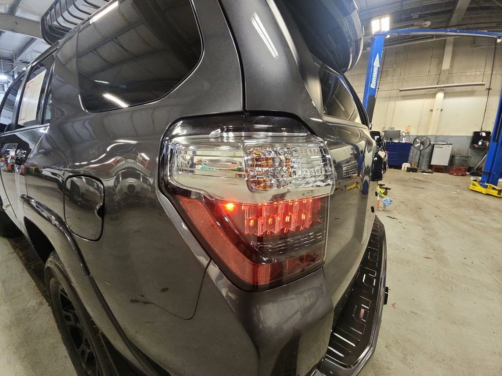 Used 2021 Toyota 4Runner Venture w/ Moonroof Package image 30