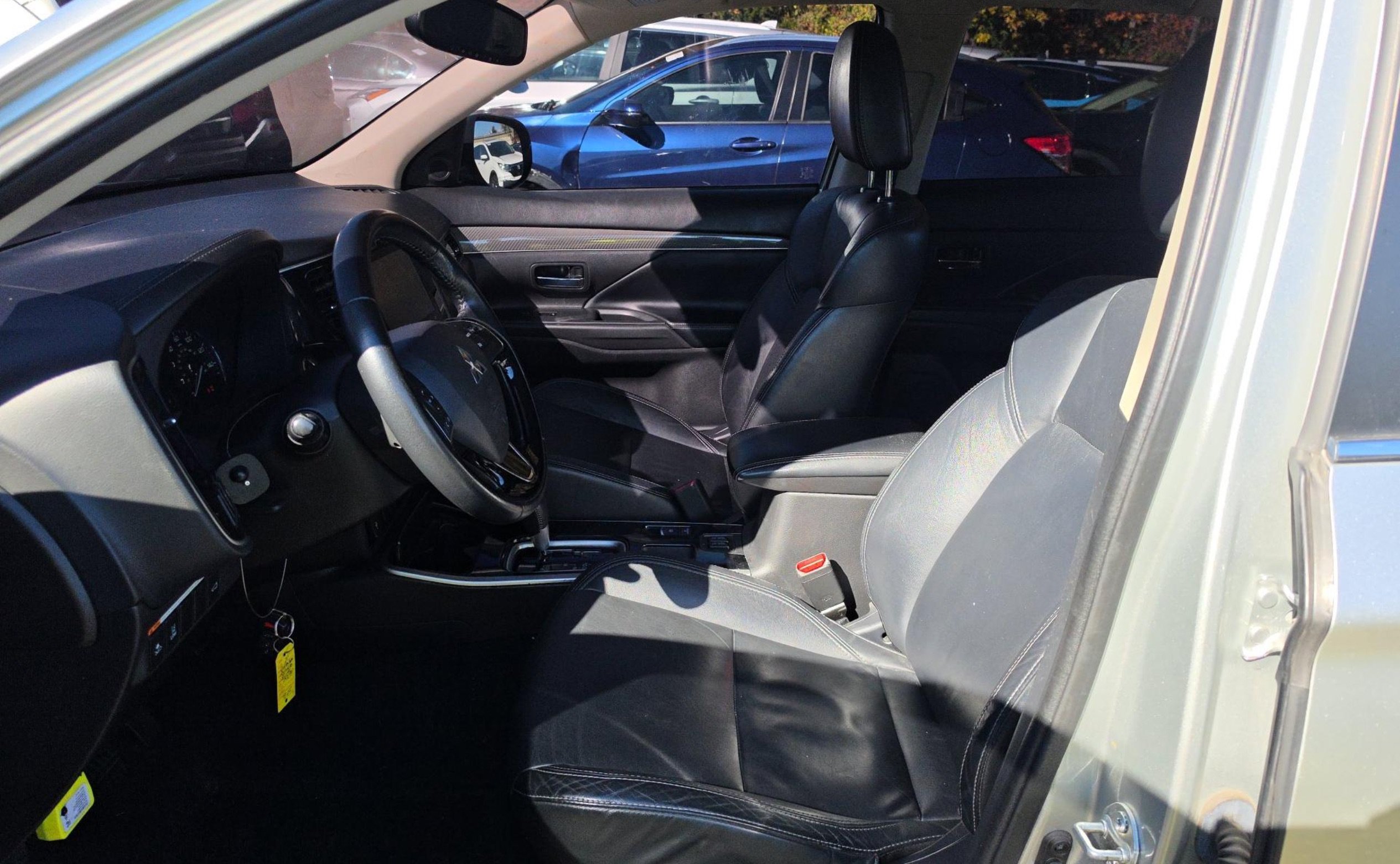 Used 2020 Mitsubishi Outlander SE FWD image 6