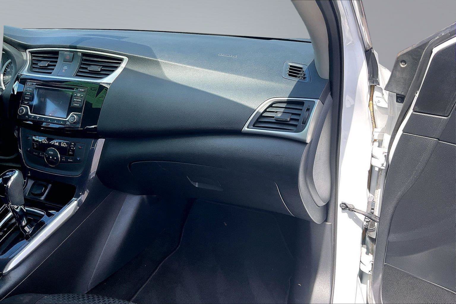 Used 2018 Nissan Sentra SR w/ SR Midnight Edition Package FWD image 18
