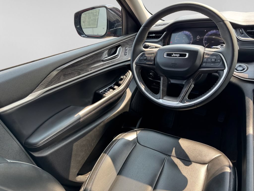 Used 2023 Jeep Grand Cherokee Limited AWD/4WD image 21