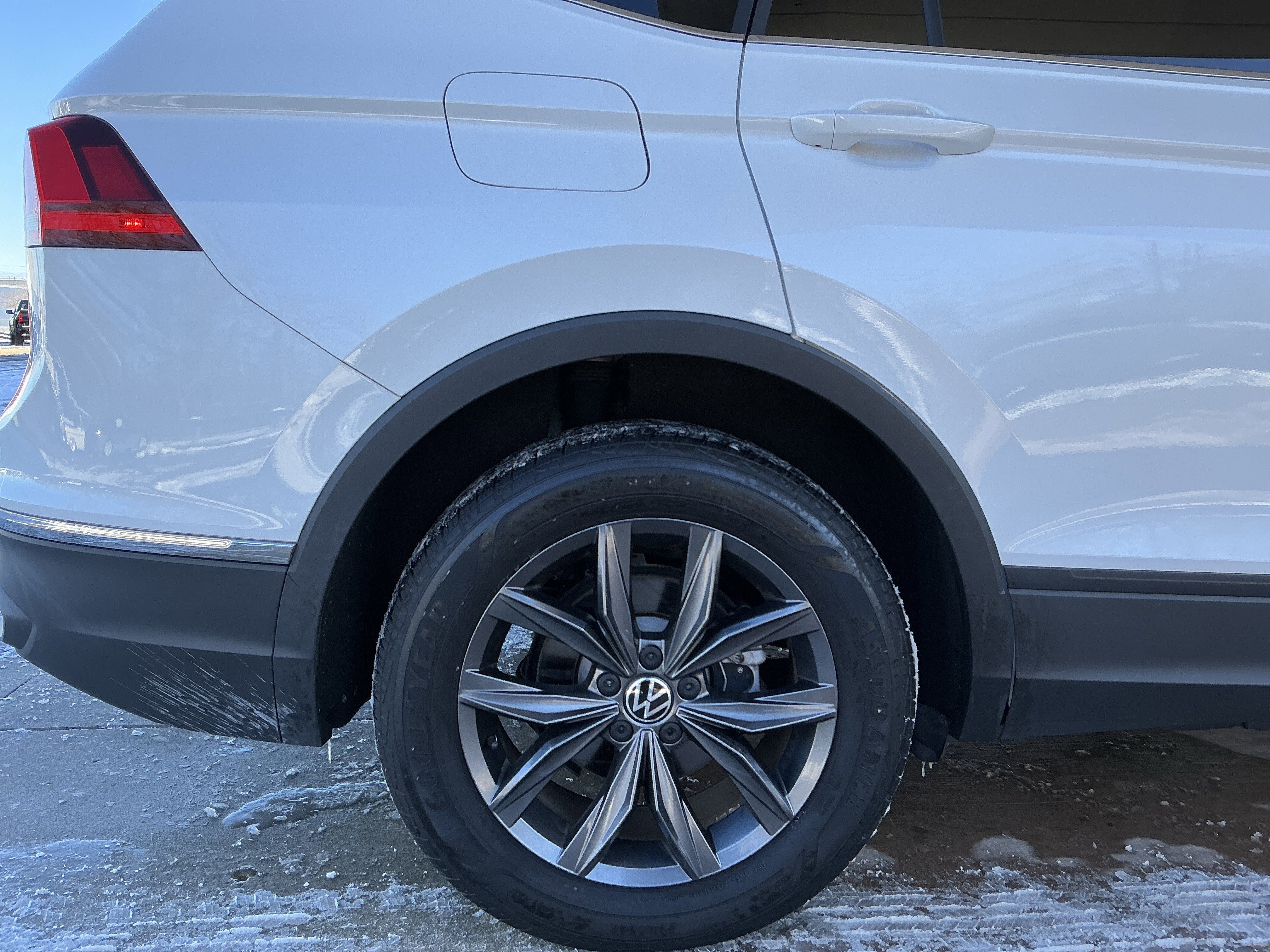 Used 2023 Volkswagen Tiguan SE image 23