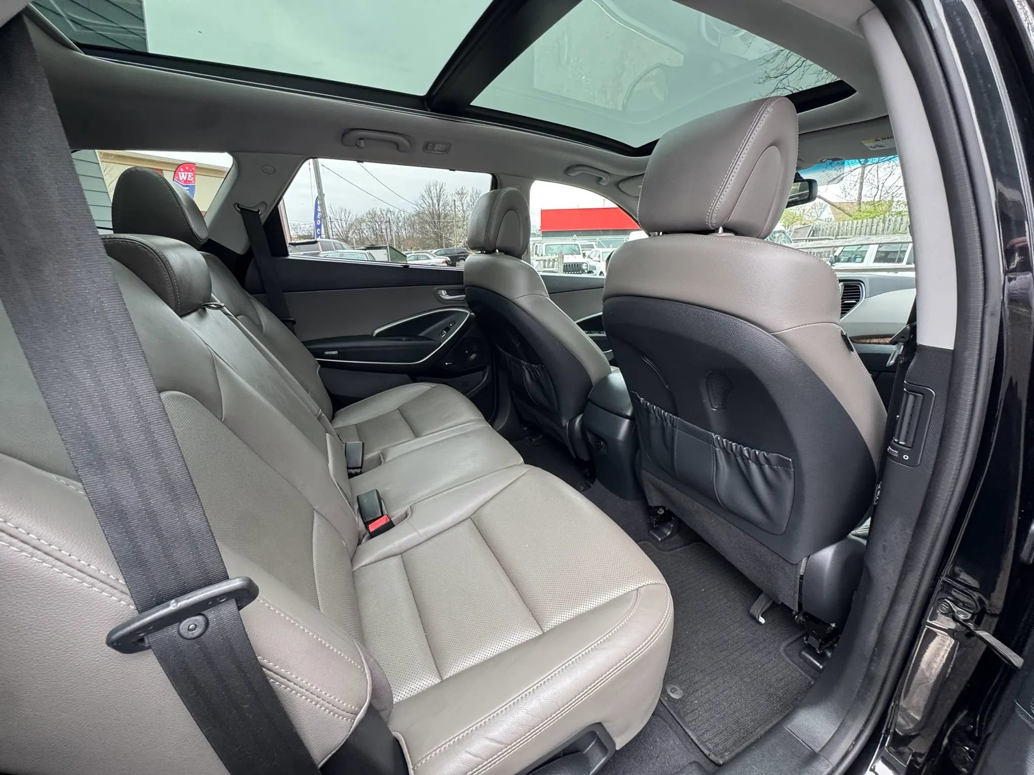 Used 2017 Hyundai Santa Fe AWD image 25