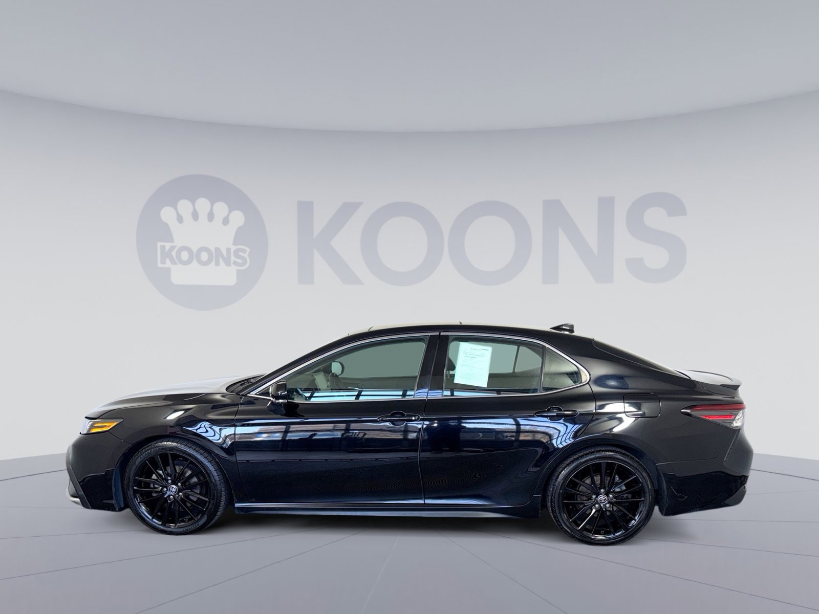 Used 2022 Toyota Camry XSE w/ Navigation Package image 2