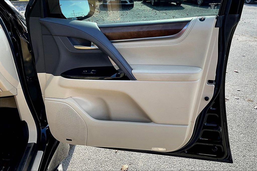 Used 2018 Lexus LX 570 4WD image 23