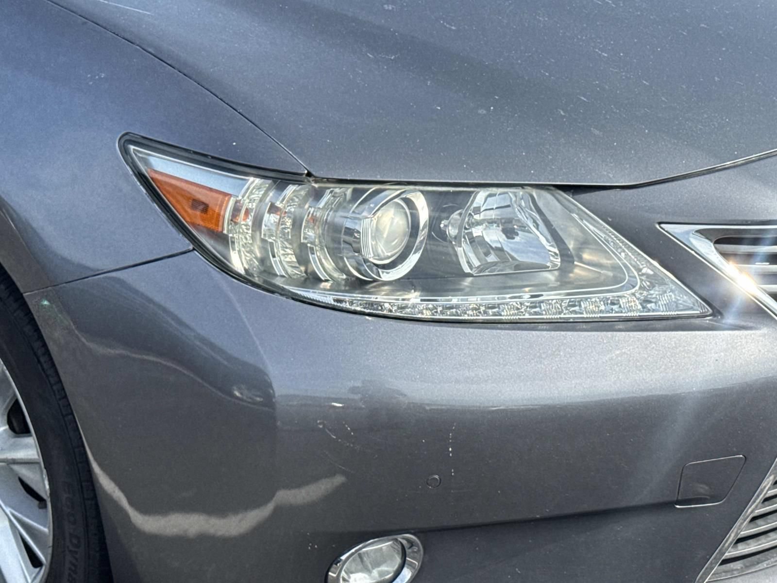 Used 2014 Lexus ES 300h w/ Luxury Package w/Bamboo Trim FWD image 5
